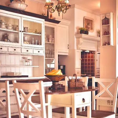 La Maison Des Milies Apartment