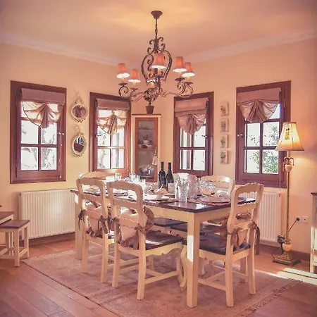 La Maison Des Milies Apartment
