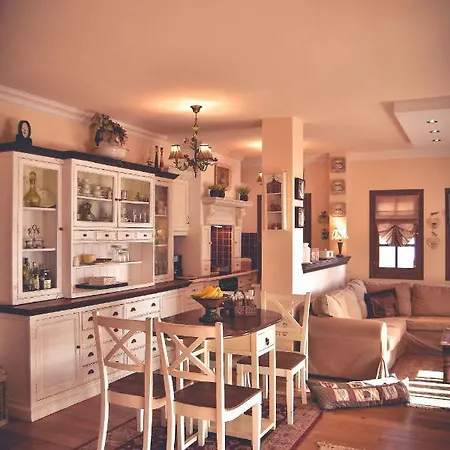 La Maison Des Milies Apartment *