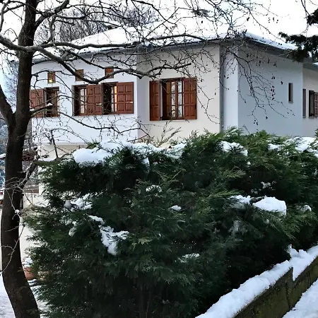 La Maison Des Milies Apartment *